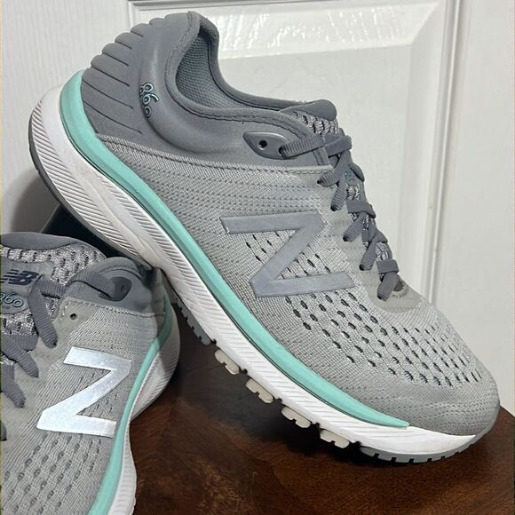 🔥🔥 NEW BALANCE 860 V10 Running Shoes - Silver/Mint - Women Sz 9.5 - EXCELLENT - Picture 2 of 12